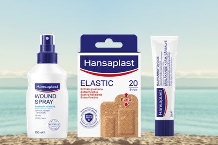 Tre hansaplast produkter med hav i bakgrund.